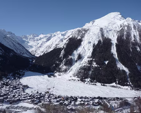 P1030083 Cogne, c'est en bas, les pistes aussi...