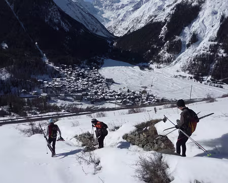 P1030089 Pas de navette, il nous faut descendre à pied !