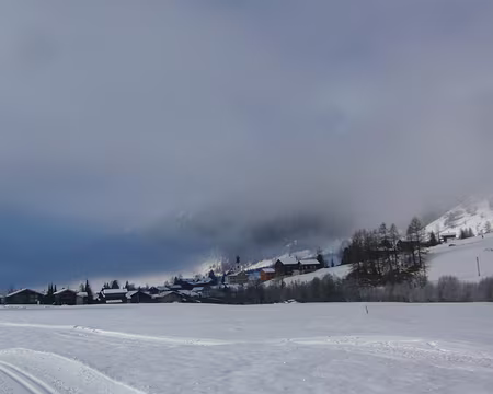 PXL011 clocher, nuage et traces