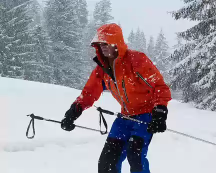 Stage ski de fond Janvier 2012 Bernard contourne le fanion