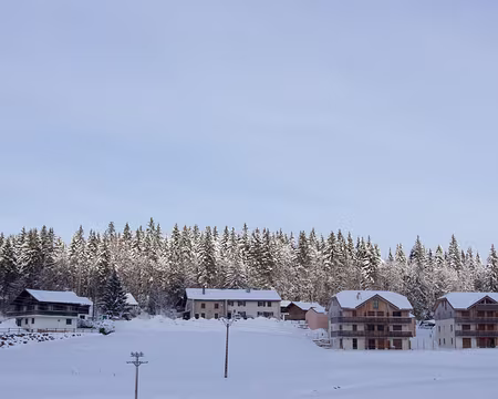 P1253772 Le soleil se lève près du village de vacances de Lamoura