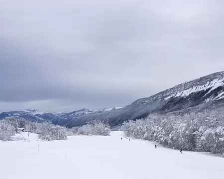 P2084196 Au loin, la Tournette