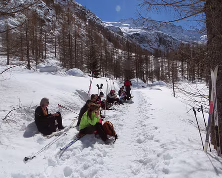 PXL017 Pique nique commencé ici (en haut des pistes)