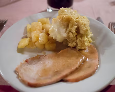 P3072146 et quatre, les pommes de terre saut�es, et cinq, la polenta !Le slogan ici ce doit �tre 