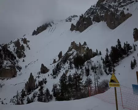 35 Couloirs d'avalanche sur la route