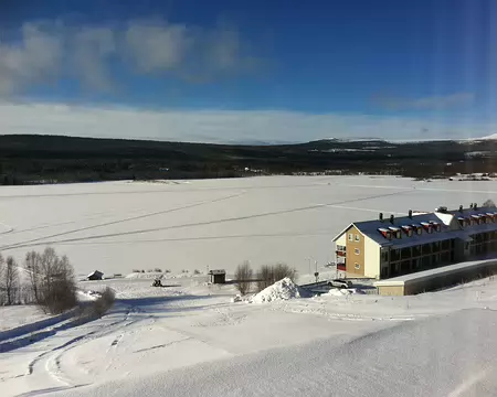 PXL018 Nous voici arrivés à Funäsdalen : vue de ma chambre.