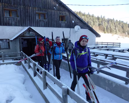 P1200635 Un gros groupe d'irréductibles croit encore au ski dans le Jura