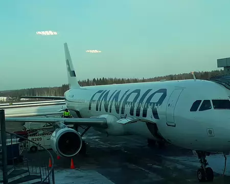 006 Notre avion est en place.