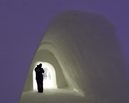 042 Le village comporte un hôtel.