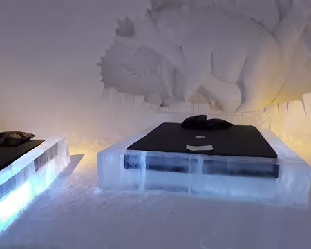 045 Il y a des chambres...