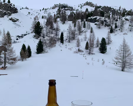 10-IMG_9010 Au refuge Laval, une bière, presque au bar...