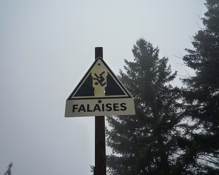 P1320126 C'est sûr que lancer les équipes en solo sur ce terrain est un peu risqué ...