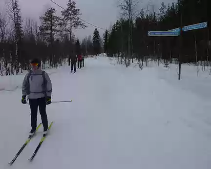 2024-02 Akäslompolo 01 Premiers mètres de ski pour Claire