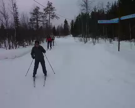 2024-02 Akäslompolo 02 Premiers mètres de ski pour Jérome