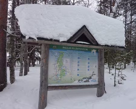 2024-02 Akäslompolo 03 Découpage naturel à Peurkaltio