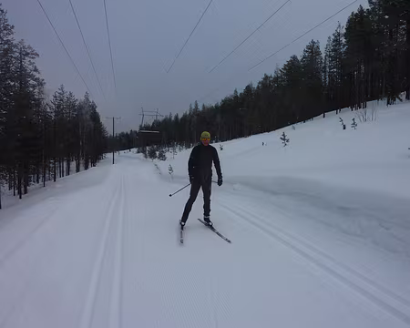 2024-02 Akäslompolo 07 Le long des lignes électriques mais la piste est vraiment bien.