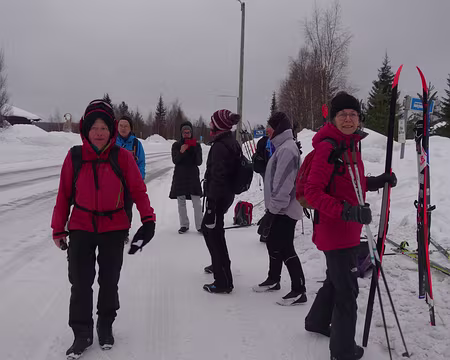 DSC02300 En attendant le bus