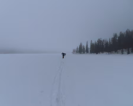 IMG10040 Hors piste, on traverse le lac Pinhäjärvi qui sert de liaison entre deux pistes.
