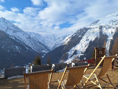 2025-03 Cognes Lucie K, Jean-Louis M, détail sortie