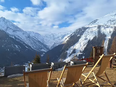 2025-03 Cognes Lucie K, Jean-Louis M, détail sortie