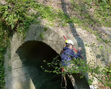 Méry spéléodrome 04 - initiation de base à l'équipement (apprentissage des nœuds, équipement de base d'une verticale et règles de sécurité, équipement d'une vire ...).