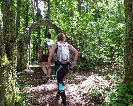 PXL044 Et nous passons la porte qui nous ramène à la civilisation.