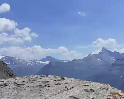 La pierre aux pieds La pierre aux pieds