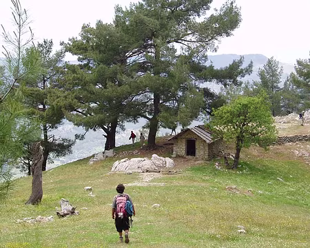 022 Cabane de berger dans la montagne.