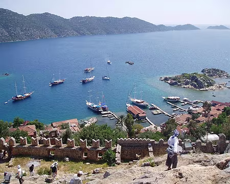 037 Dans la Baie de Kekova : la forteresse de Kalekoy.
