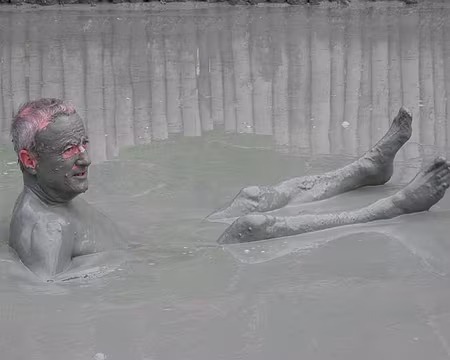 105 Mais c'est qu'on flotte dans la boue.