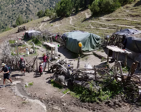 P016 En route vers Ak-Tash. Ferme d'estive