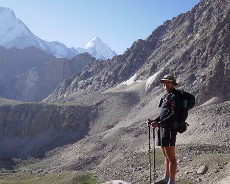 P053 Col d’Ak-Tubek (4 390 m). Au loin, le Mont Pyramidall et le Mont Ak-Suu