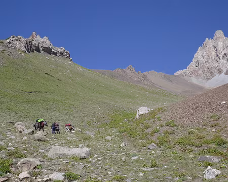 P064 Dans la montée au col d'Ouryam