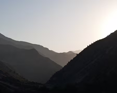 P075 Lever de soleil au camp provisoire de Leilak