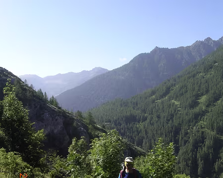 21 Dans la forêt, la longue montée vers Oserot