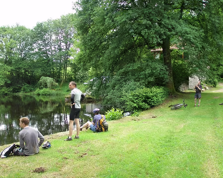 CIMG0034 Pause midi dimanche (54 km dans la journée)