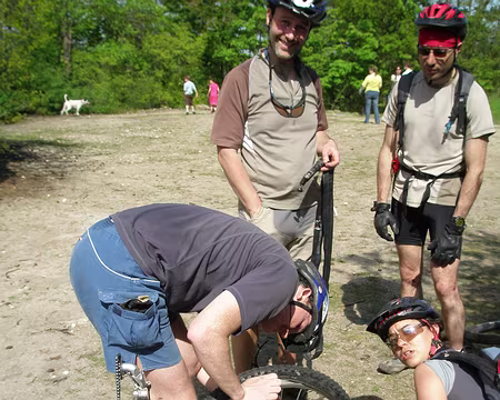 P4270032 Le traditionnel atelier crevaison