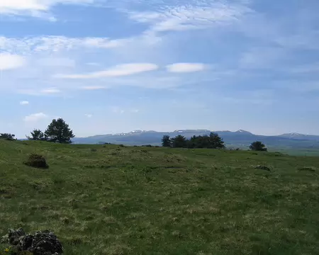 2008-05 GTMC 0009 Le Cantal au loin