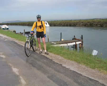 2008-05 GTMC 0136 Le long du canal du Rhône à Sète