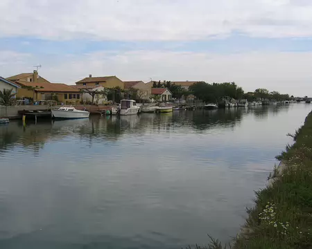2008-05 GTMC 0138 Le long du canal du Rhône à Sète