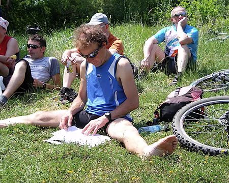 PXL006 Sylvain ne mange pas ; il lit !