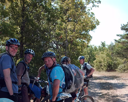 PXL008 Notre petit groupe au début de la 1ère sortie près de Sault en Provence
