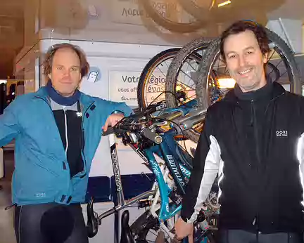 HPIM0620 JB et François dans le tout nouveau TER où on peut accrocher les vélos