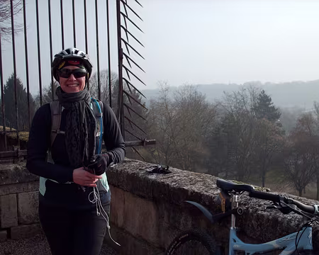 HPIM0622 Une dizaine de kilomètres plus loin, nous voici sur la terrasse de l'abbatiale de St Leu d'Esserent (XIème siècle) ; Tatyana (et son Iphone),