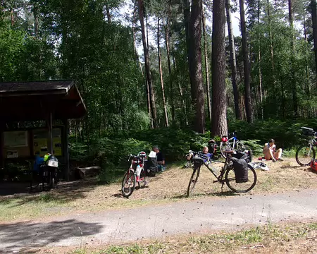 20-VTT01 (003) Pause à l'abri du Haut Planet.