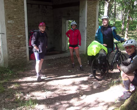 20-VTT01 (006) Abri du Carrefour de la Roche aux Loups.