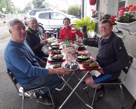 20-VTT01 (016) Fin de parcours à Houdan. Cette sortie VTT était la première depuis de nombreuses années au CAF-IdF. Celle-ci s'est déroulée en mode bivouac sur le WE. Total du...