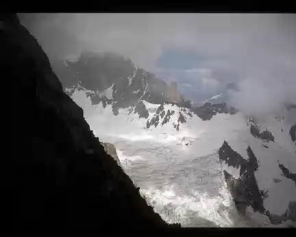 039.jpg Le Glacier de la Brenva, l’arête de Tour Ronde, les Aiguilles du Diable et le Grand Capucin.