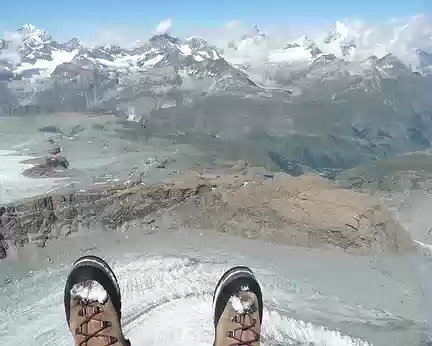 30 On aperçoit Zermatt à droite. Heu, vous êtes sûr que ça passe en finesse ?