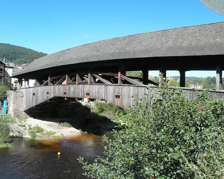 PXL001 Forbach - le pont sur la Murg ayant été emporté par une crue, il a été remplacé par un pont couvert en bois, avec une seule arche. (17è)